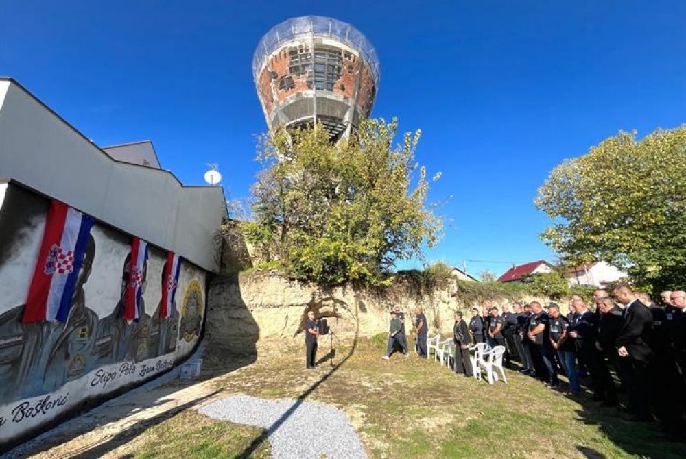 U Vukovaru otkriven mural posvećen hrvatskim policajcima Stipi Poletu te Ivici i Zoranu Boškoviću