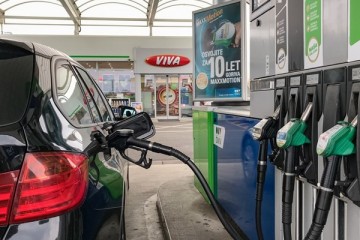 OD UTORKA NOVE CIJENE GORIVA! Znatno pojeftinjuju dizel i benzin: Navali, narode!