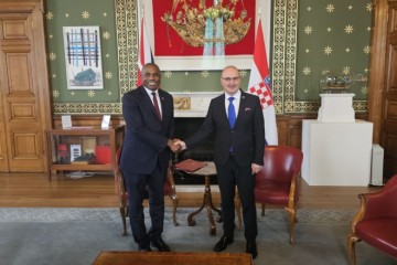 Grlić Radman opet ulovljen u neugodnom trenutku: Britanski ministar nije se ni snašao