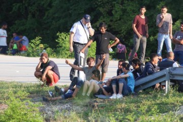 Blizu Nove Gradiške policija uhvatila 18 ilegalnih migranata