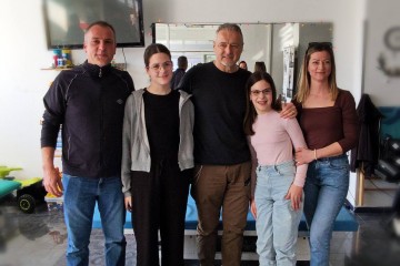 Marko Perković Thompson sa suprugom Sandrom posjetio splitsku udrugu „Vjeruj i djeluj“