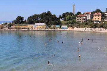 Zbog prijetnje pištoljem turistima u Splitu uhićene dvije osobe