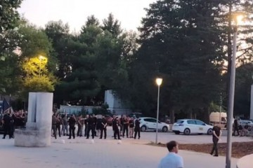 Vođa pobune iz Benkovca: ‘Dobili smo što smo htjeli, bolje da mučim‘. Napadnuta novinarka: ‘Sad će biti još gore, u džepu nosim suzavac‘
