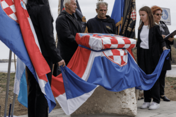 U Borovu naselju otkriveno spomen-obilježje braniteljima Doma tehnike: Simbol žrtve i hrabrosti iz 1991.
