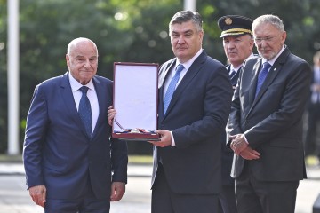 Predsjednik Milanović povodom  Dana policije   uručio je odlikovanja umirovljenim i djelatnim pripadnicima Ministarstva unutarnjih poslova te počasne činove