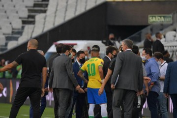 VIDEO: NESTVARNE SCENE U SAO PAULU! BRAZILSKE VLASTI POTJERALE ARGENTINSKE NOGOMETAŠE USRED UTAKMICE