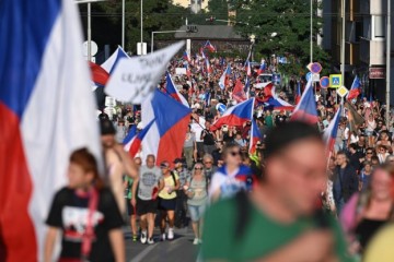 Veliki prosvjed u Pragu protiv vlade koja pomaže Ukrajinu: Premijer je agent stranih sila