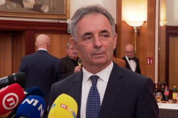Pupovac: “Plenković je zaslužio da novčić iz božićne česnice pripadne njemu”