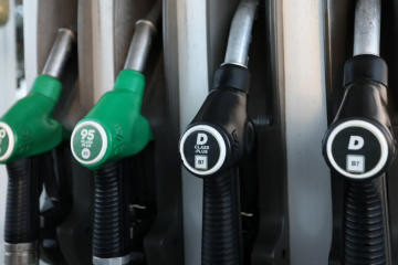 Padaju cijene goriva: Spremnik benzina jeftiniji za 16,5 kuna?