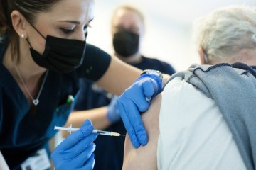 Na skladištu stoji 122.000 doza cjepiva, Hrvatska je utrošila tek 72 posto - evo i zašto