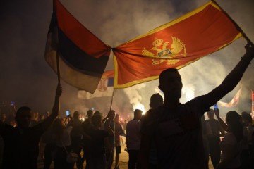 Pred crnogorskom Vladom prosvjednici pjevali ‘Čavoglave’: ‘Obrana od pokušaja posrbljavanja’
