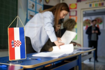 IZAĐI NA IZBORE! Hrvatska danas odlučuje: Birališta su se otvorila od 7 sati