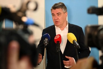 Predsjednik Milanović o crvenom tepihu u Kninu: 'Rekao sam da daske ne trebaj
