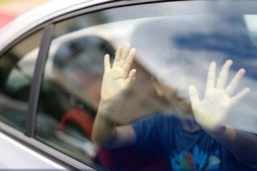 Vrućine i djeca ostavljena u automobilima: Kako reagirati i koga pozvati?
