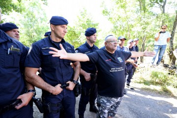 Keleminec opet uhićen u Srbu: Policija morala upotrijebiti silu, navodno ih je vrijeđao