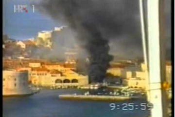 6. prosinca 1991. Zločini srpske vojske – TV Srbija razaranje Dubrovnika pripisuje paljenju guma
