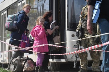 Evakuiraju se civili iz Azovstala