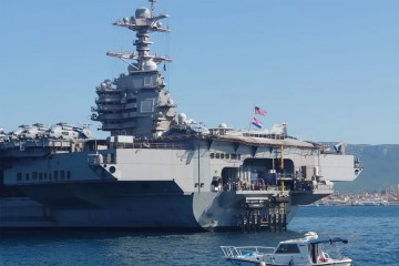 USS GERALD R. FORD Vojna elita s nosača aviona raskomotila se u Splitu. Evo koliko zarađuju: ‘A tek da vidite naše projektile!‘