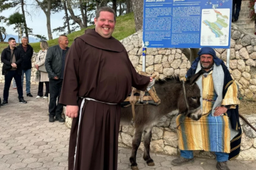 Hrvatski svećenik zagrmio: 'Kad je melos s istoka to je brend, ali kad je Thompson...'