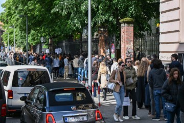 Ogromne gužve: Građani pohrlili na birališta