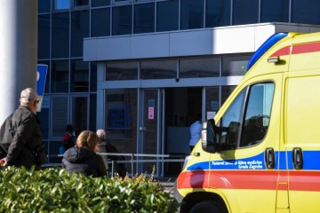 Masovna tučnjava u KBC-u Rebro: Cipelarili su dečka ispred prostorija u kojima ljudi umiru od raka, porazbijali inventar, gurnuli sestru na pod...