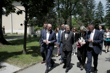 Europski povjerenik u Petrinji: Ovo je vrijeme za solidarnost