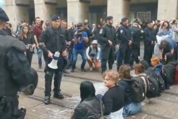 Prosvjednice protiv Hoda za život zaustavile kolonu u Zagrebu, intervenirala policija