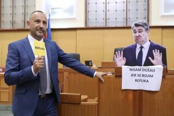 NEVIĐENI KAOS: Žestoka svađa oporbe i HDZ-a, Orešković izvrijeđala HDZ - Jandroković zbija šale