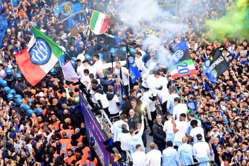 INTER SLAVI NASLOV   Spektakularnoj fešti u Milanu prethodila lijepa gesta Hrvata: Pogledajte ludnicu na San Siru