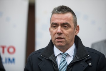 ĆIPE O ZABRANI ‘ZDS’: ‘Udar na HOS oznake je samo početak, kreće se sa izjednačavanjem agresora i branitelja’