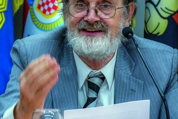 RAZGOVOR MLADENA PAVKOVIĆA S AKADEMIKOM JOSIPOM PEČARIĆEM O THOMPSONU I NJEGOVOJ VELIČINI