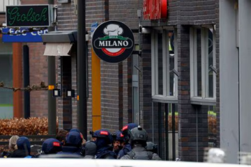 Dramatična situacija u Nizozemskom gradu Edeu: Muškarac uzeo više ljudi za taoce u kafiću