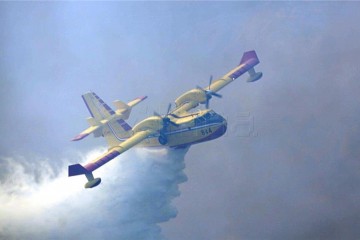 Požar u Žrnovnici gase kanader i air-tractor