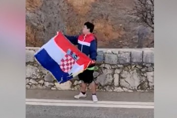 'Pupovac, vidiš kako se voli Hrvatska?'; Kinez izvedbom domoljubnog hita 'zapalio' internet