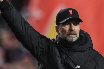 Liverpool jednom nogom u polufinalu