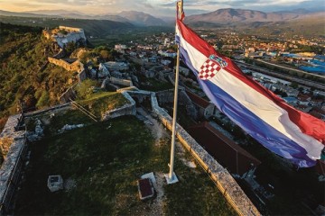 Priopćenje Udruge Prvi hrvatski redarstvenik – Podružnica Šibensko-kninske županije: Oskvrnuće zastave je napad na temelje hrvatske države