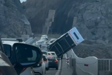 Orkanska bura paralizirala promet: Kamper prevrnut na Krčkom mostu, promet obustavljen