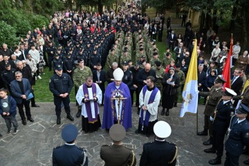 Tisuće koraka molitve na Ksaveru: Hrvatska vojska i policija na tradicionalnom Križnom putu