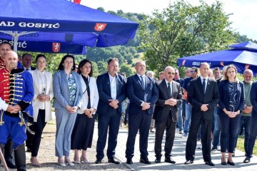 Hrvatski branitelji obilježili 28. obljetnicu osloboditeljske operacije "Oluja" kod spomenika "Pobjednik" u Ljubovu