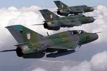 Prelet MiG-ova 21 iznad Ivanić-Grada u čast poginulom pilotu HRZ-a Rudolfu Perešinu