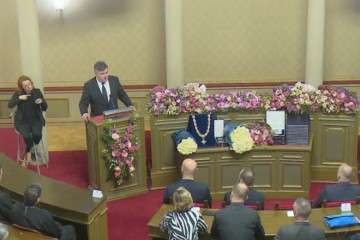 Milanovićev govor u zagrebačkoj skupštini prekinut povikom ‘SLAVA UKRAJINI, HVALA HRVATSKOJ’
