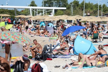 Veliki dio hrvatskih građana si ne može priuštiti tjedan dana ljetovanja, ali zato su tu rodbina i prijatelji