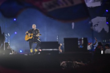 Marko Perković Thompson održao prvi koncert u Zadru, njegova poruka odjekuje Hrvatskom: 'Tko ne izlazi na izbore, nije ga briga za Hrvatsku'