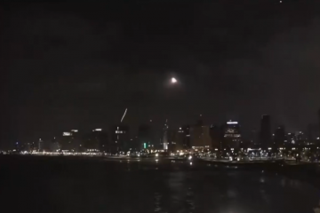 Iran tvrdi da je pogodio američki tanker u Perzijskom zaljevu: Plovilo planulo nakon udara