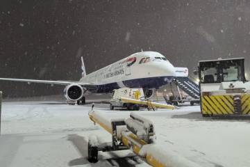 Obilan snijeg izazvao kaos u europskim zračnim lukama: Kašnjenja i otkazivanja letova
