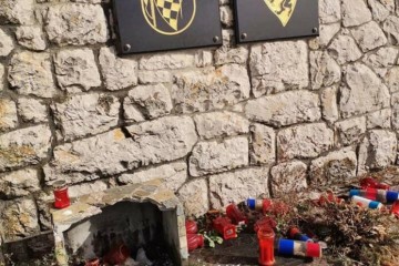 NOVI TEŽAK INCIDENT U BIH: Oskvrnut spomenik poginulim HR braniteljima, srušen jarbol s hrvatskom zastavom!