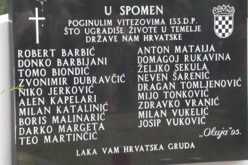 U Zalužnici na spomen obilježje pogibije hrvatskih branitelja u VRO “Oluja” položeni su vijenci i zapaljene svijeće