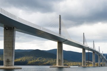 Rasvjeta na Pelješkom mostu je protuzakonita? 'Obavijestit ćemo Bruxelles, da saznaju kako se Hrvatska razbacuje novcem