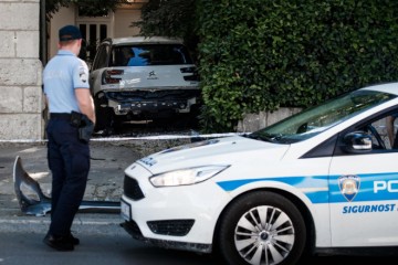 BILO JE ŽESTOKO: Policija upala na sjednicu vijeća u Baškoj vodi