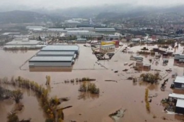 Kiša u BiH izazvala poplave: Onemogućen promet, voda ušla u stotine kuća